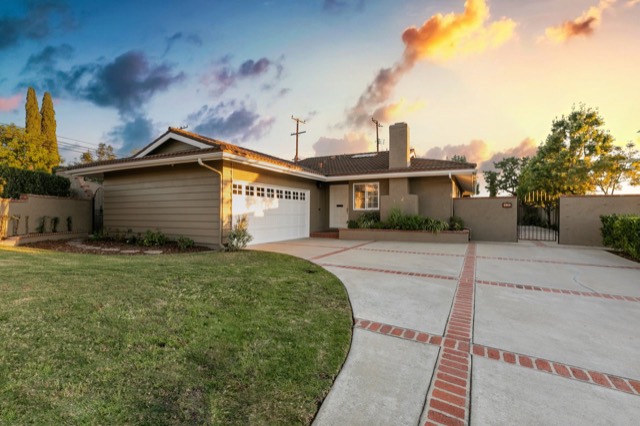 4038 E Fernwood Ave